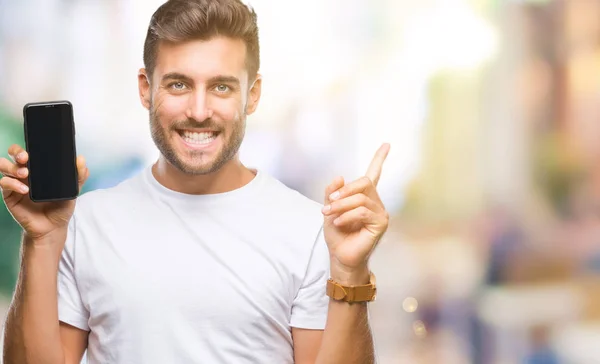 Junger Gutaussehender Mann Zeigt Smartphone Bildschirm Über Isoliertem Hintergrund Sehr — Stockfoto