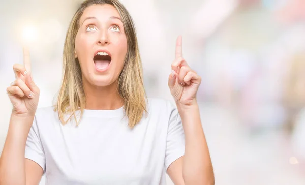 Mooie Jongedame Geïsoleerde Achtergrond Verbaasd Verrast Met Vingers Wijzen Niet — Stockfoto