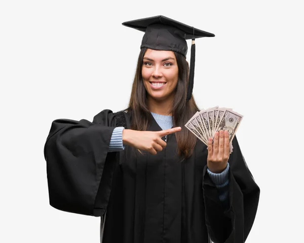 Mujer Hispana Joven Con Uniforme Graduado Sosteniendo Dólares Muy Feliz — Foto de Stock