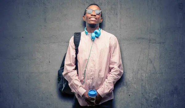 Африканский Чернокожий Студент Думает Смотрит Вверх Выражая Сомнения Удивление — стоковое фото