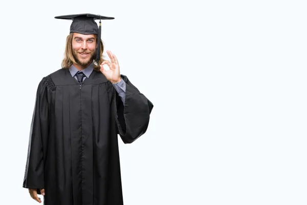 Jovem Bonito Graduado Homem Com Cabelos Longos Sobre Fundo Isolado — Fotografia de Stock