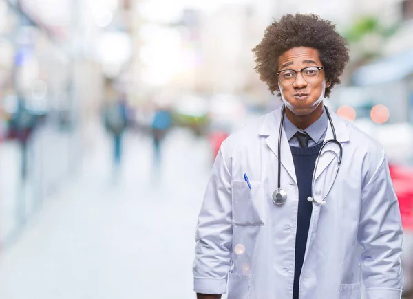 Afro Amerikai Orvos Ember Feletti Elszigetelt Háttér Vicces Arc Arc — Stock Fotó