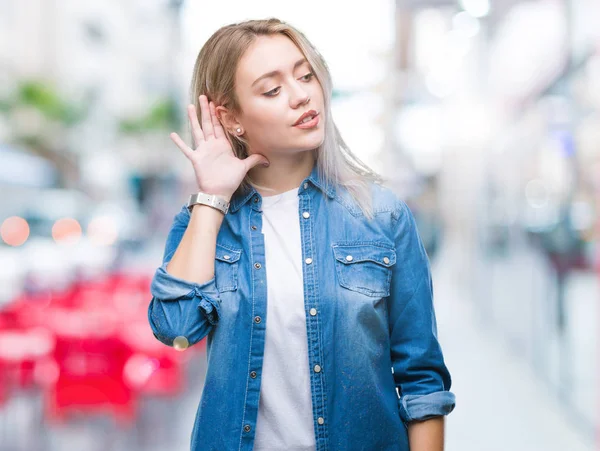 Jonge Blonde Vrouw Zonnebril Dragen Onscherpe Achtergrond — Stockfoto