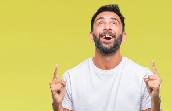 Hombre Hispano Adulto Sobre Fondo Aislado Asombrado Sorprendido Mirando Hacia —  Fotos de Stock