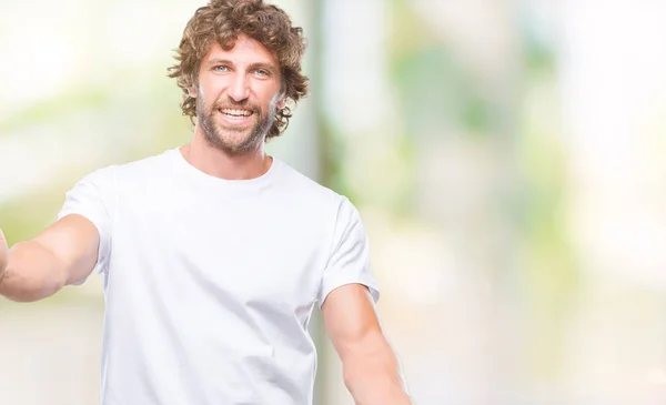 Hombre Modelo Hispano Guapo Sobre Fondo Aislado Mirando Cámara Sonriendo — Foto de Stock