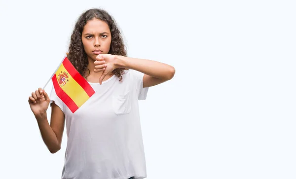 Giovane Donna Ispanica Che Tiene Bandiera Della Spagna Con Faccia — Foto Stock