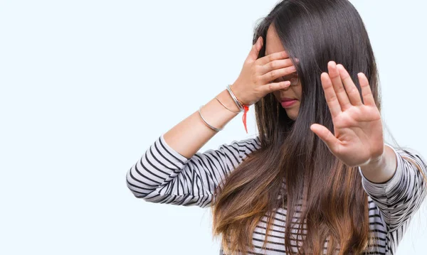 Giovane Donna Asiatica Indossa Occhiali Sfondo Isolato Coprendo Gli Occhi — Foto Stock