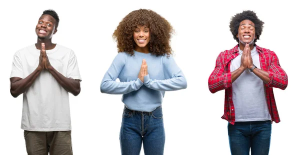 Colagem Afro Americanos Grupo Pessoas Sobre Fundo Isolado Orando Com — Fotografia de Stock