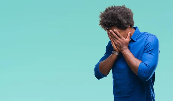 Homem Afro Americano Sobre Fundo Isolado Com Expressão Triste Cobrindo — Fotografia de Stock