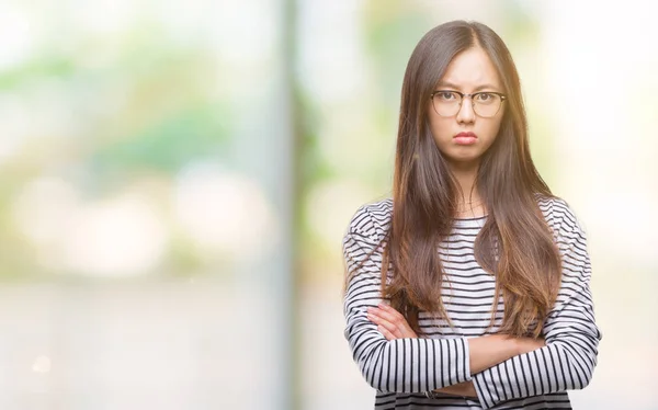 Giovane Donna Asiatica Con Gli Occhiali Sfondo Isolato Scettico Nervoso — Foto Stock