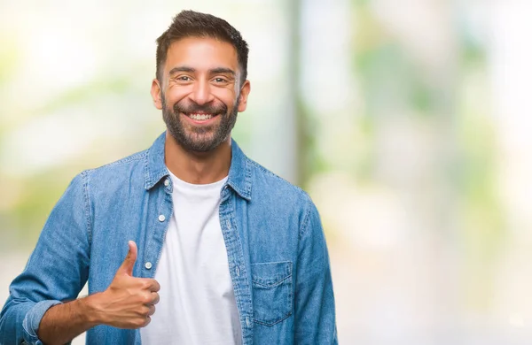 Homem Hispânico Adulto Sobre Fundo Isolado Fazendo Polegares Felizes Gesto — Fotografia de Stock