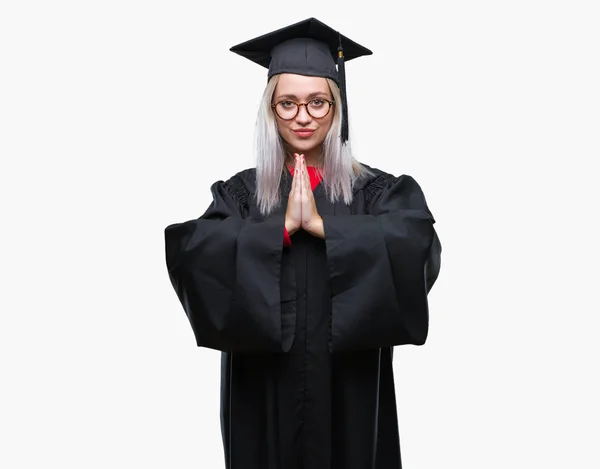 Jeune Femme Blonde Portant Uniforme Diplômé Sur Fond Isolé Priant — Photo