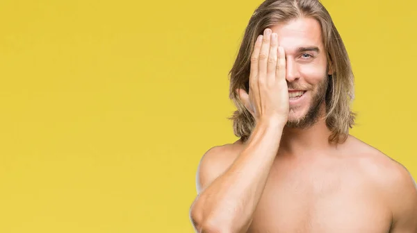 Genç Yakışıklı Gömleksiz Adam Uzun Saçlı Seksi Vücut Yüz Sürpriz — Stok fotoğraf
