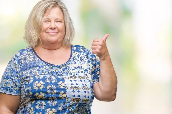 Senior Size Mulher Caucasiana Sobre Fundo Isolado Sorrindo Com Rosto — Fotografia de Stock