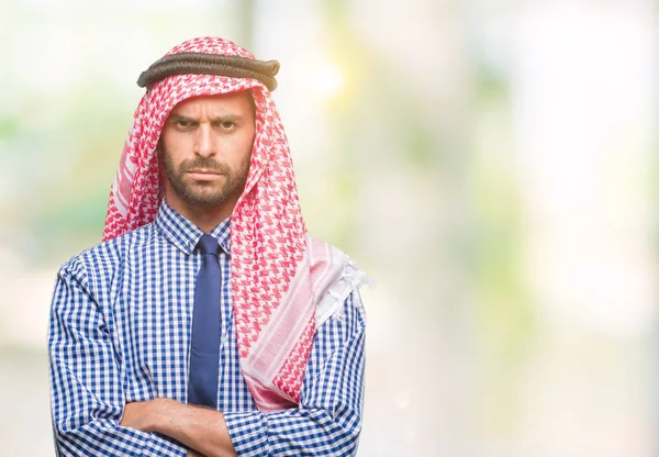 Giovane Uomo Affari Arabo Bello Indossare Keffiyeh Sfondo Isolato Scettico — Foto Stock