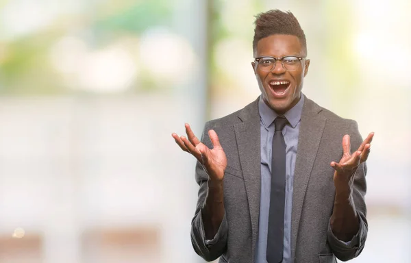 Jovem Homem Negócios Afro Americano Sobre Fundo Isolado Celebrando Louco — Fotografia de Stock