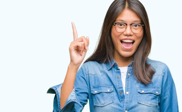 Giovane Donna Asiatica Che Indossa Occhiali Sfondo Isolato Puntando Dito — Foto Stock