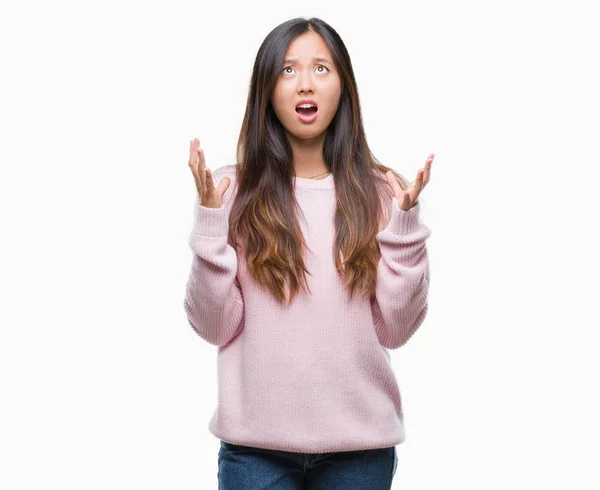 Genç Asyalı Kadın Izole Arka Plan Çılgın Kızgın Bağırarak Agresif — Stok fotoğraf