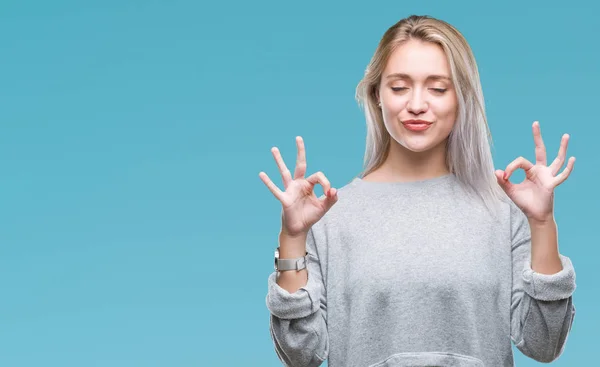 Mladá Blond Žena Izolované Pozadí Relaxovat Usmívá Očima Uzavřené Vede — Stock fotografie