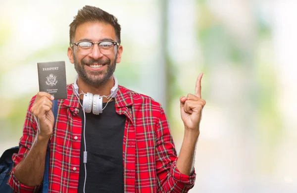 Adulto Hispânico Estudante Homem Segurando Passaporte América Sobre Fundo Isolado — Fotografia de Stock