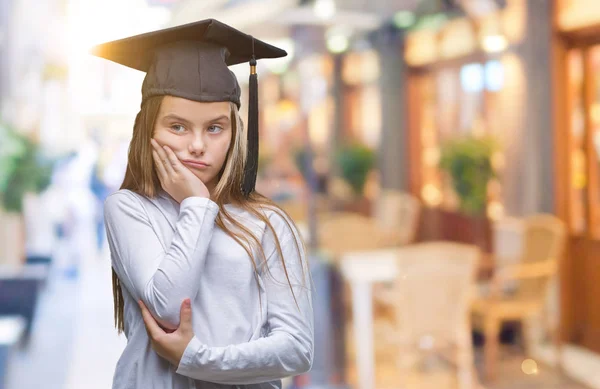 Young Beautiful Girl Wearing Graduate Cap Isolated Background Thinking Looking — Stock Photo, Image