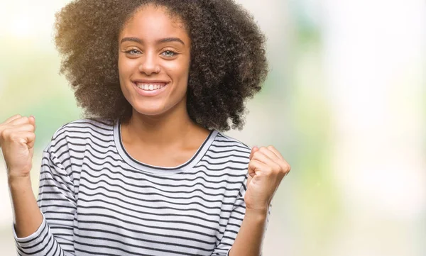 Jonge Afro Amerikaanse Vrouw Geïsoleerde Achtergrond Vieren Verrast Verbaasd Voor — Stockfoto