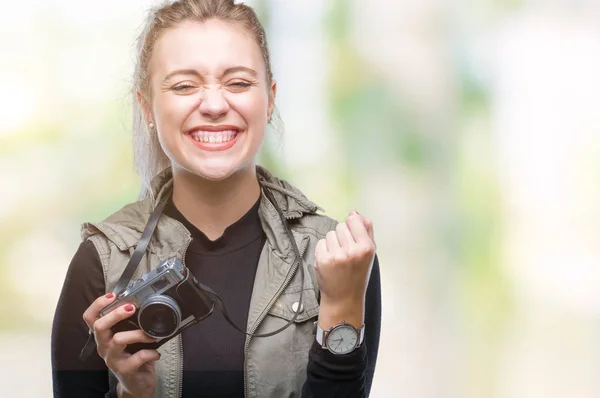 Young Blonde Woman Taking Pictures Using Vintage Camera Isolated Background — Stock Photo, Image