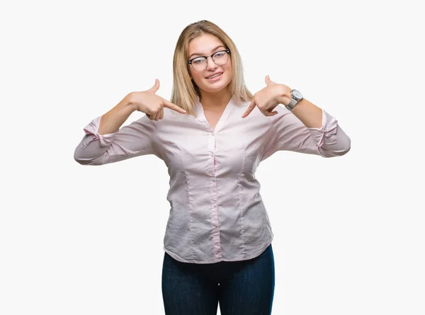 Joven Mujer Negocios Caucásica Con Gafas Sobre Fondo Aislado Mirando —  Fotos de Stock