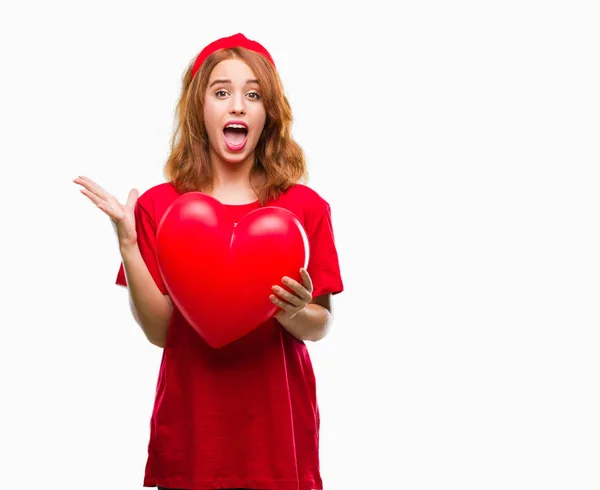 Jovem Mulher Bonita Segurando Coração Vermelho Amor Sobre Fundo Isolado — Fotografia de Stock