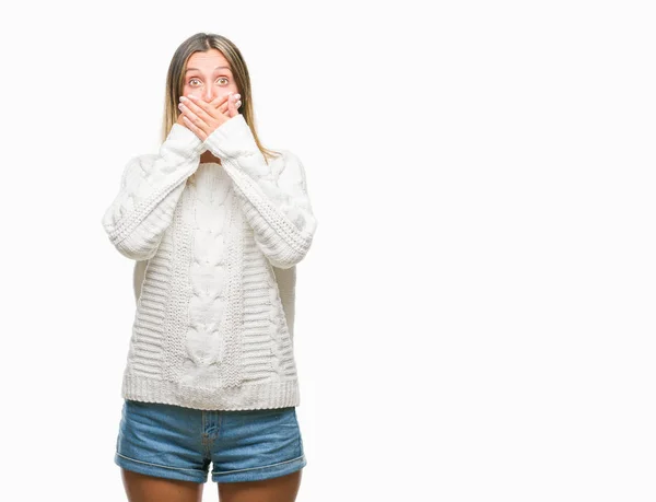 Junge Schöne Frau Trägt Winterpullover Über Isoliertem Hintergrund Schockiert Mund — Stockfoto