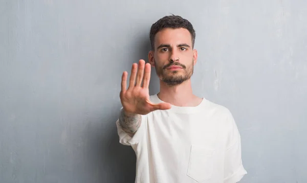 Young Adult Man Standing Grey Grunge Wall Open Hand Doing — Stock Photo, Image