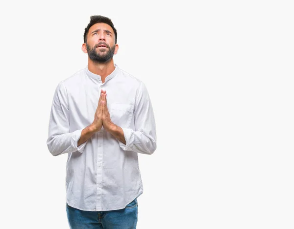 Uomo Ispanico Adulto Sfondo Isolato Implorando Pregando Con Mani Insieme — Foto Stock