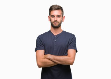 Yakışıklı delikanlı izole arka plan şüpheci ve sinir, onaylamayan ifade yüz çapraz kolları üzerinde. Negatif kişi.