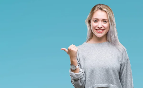 Giovane Donna Bionda Sfondo Isolato Sorridente Con Volto Felice Guardando — Foto Stock