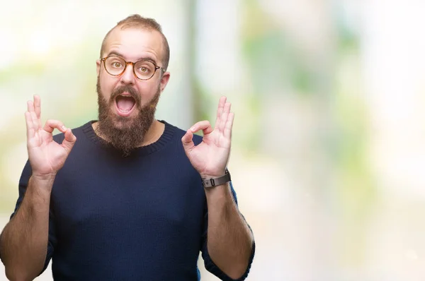 Joven Hombre Hipster Caucásico Con Gafas Sol Sobre Fondo Aislado —  Fotos de Stock