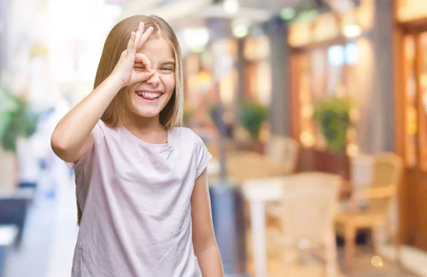 Mooi Meisje Geïsoleerde Achtergrond Doen Gebaar Met Hand Glimlachen Oog — Stockfoto