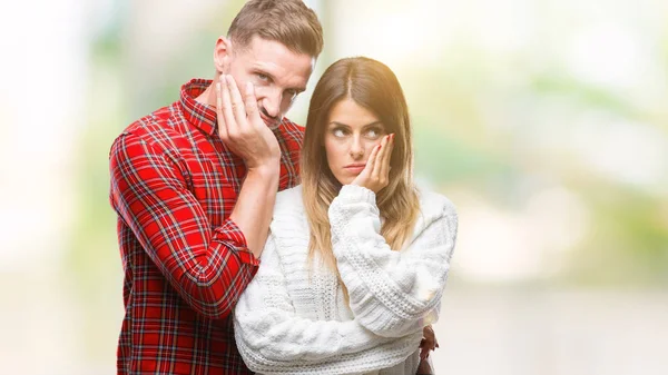 Jong Koppel Winter Trui Dragen Geïsoleerde Achtergrond Denken Zoek Moe — Stockfoto