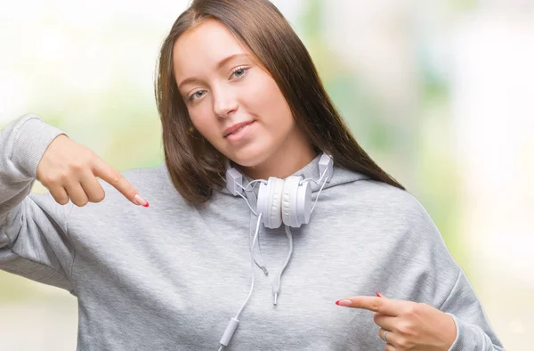 Joven Hermosa Mujer Estudiante Caucásica Con Auriculares Sobre Fondo Aislado — Foto de Stock