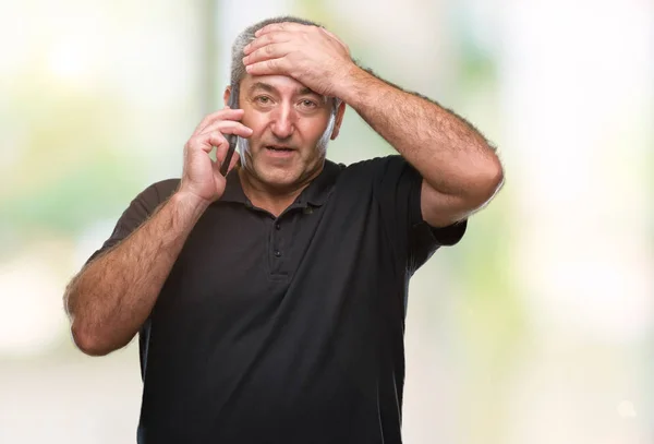 Hombre Mayor Guapo Hablando Teléfono Inteligente Sobre Fondo Aislado Estresado —  Fotos de Stock