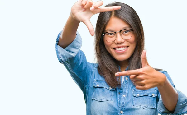 Jeune Femme Asiatique Portant Des Lunettes Sur Fond Isolé Souriant — Photo