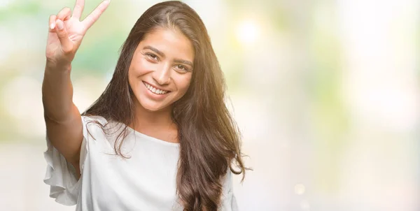 Joven Mujer Árabe Hermosa Sobre Fondo Aislado Sonriendo Con Cara — Foto de Stock