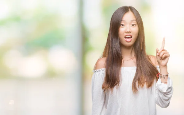 Joven Asiática Mujer Sobre Aislado Fondo Apuntando Dedo Hacia Arriba — Foto de Stock