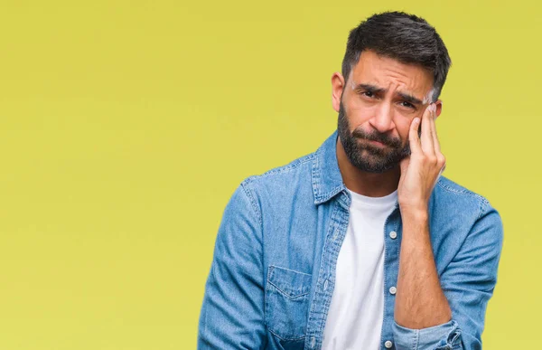 Hispánský Muže Nad Izolované Pozadí Myšlení Pohledu Unavený Znuděný Depresi — Stock fotografie
