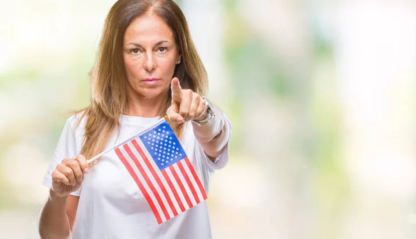 Mujer Hispana Mediana Edad Sosteniendo Bandera Los Estados Unidos América — Foto de Stock