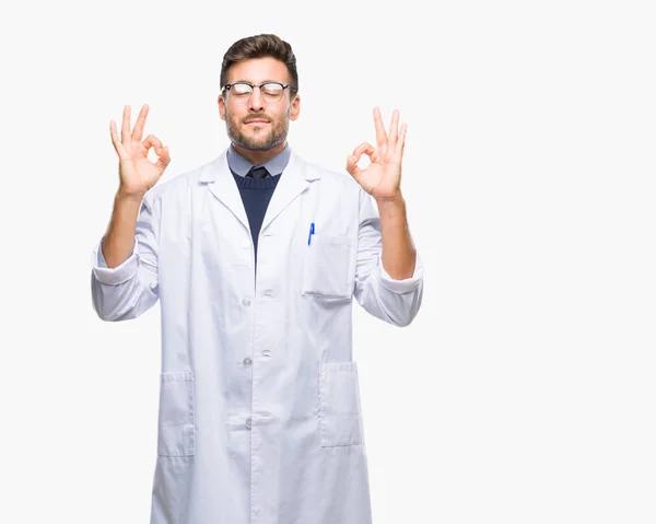 Joven Hombre Guapo Vistiendo Médico Abrigo Científico Sobre Fondo Aislado —  Fotos de Stock