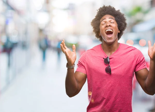 Afro Amerikansk Man Över Isolerade Bakgrund Firar Arg Och Galen — Stockfoto