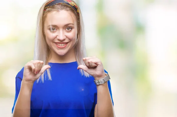Young Blonde Woman Isolated Background Looking Confident Smile Face Pointing — Stock Photo, Image