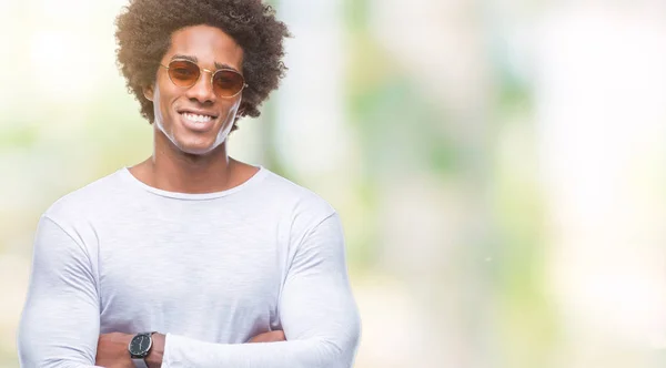 Afro American Man Noszenia Okularów Przeciwsłonecznych Białym Tle Szczęśliwy Twarz — Zdjęcie stockowe