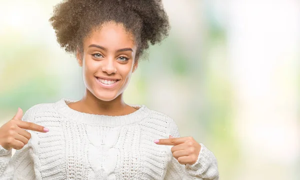 Jovem Afro Americana Vestindo Camisola Inverno Sobre Fundo Isolado Olhando — Fotografia de Stock