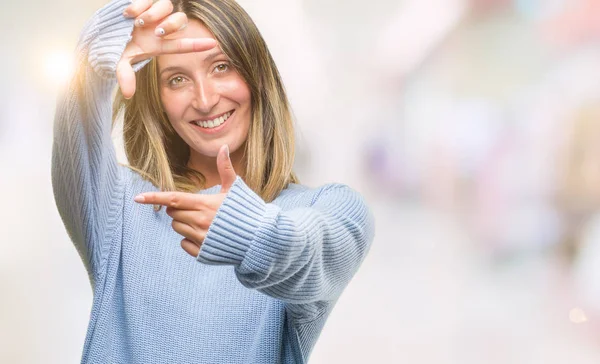 Junge Schöne Frau Trägt Winterpullover Über Isoliertem Hintergrund Lächelnd Gestell — Stockfoto
